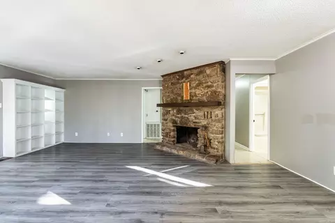 Living - 18 Sheila Ln, Mabelvale, AR 72103 photo 2 of 7