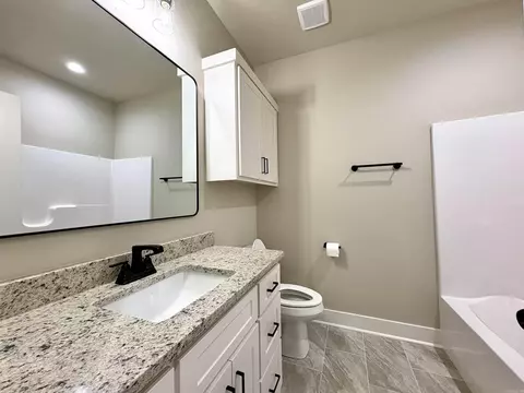Bath - 3213 Galloway Dr, Benton, AR 72015 photo 1 of 3