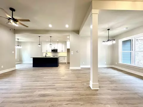 Living - 3213 Galloway Dr, Benton, AR 72015 photo 2 of 2