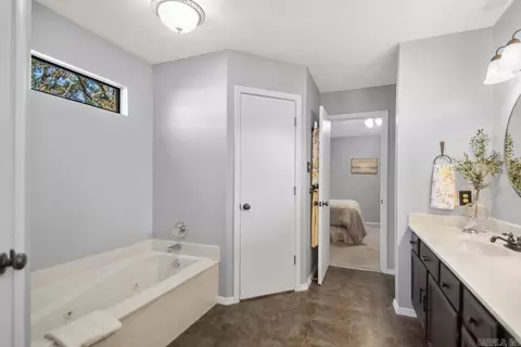 Bath - 3000 Andrew Dr, Bryant, AR 72022 photo 1 of 4
