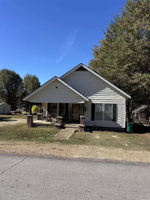 417 N 7th St, Nashville, AR 71852