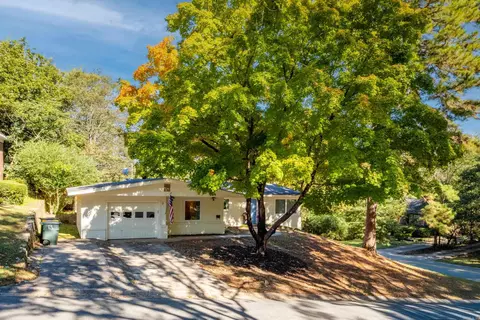 2 White Oak Ln, Little Rock, AR 72207