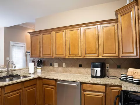 Kitchen - 21 Ponds Edge Ln, Alexander, AR 72002 photo 3 of 4