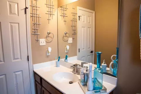 Bath - 21 Ponds Edge Ln, Alexander, AR 72002 photo 1 of 2