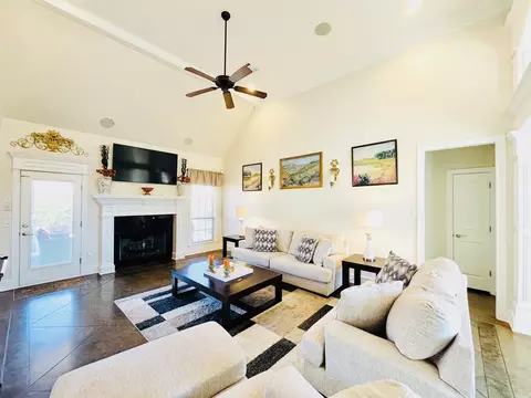 Living - 3858 Liberty Cv, Benton, AR 72015 photo 6 of 7