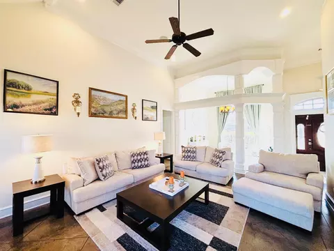Living - 3858 Liberty Cv, Benton, AR 72015 photo 2 of 7