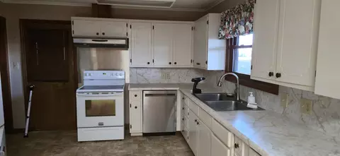 Kitchen - 3078 Johnson Rd, Scott, AR 72142 photo 2 of 2