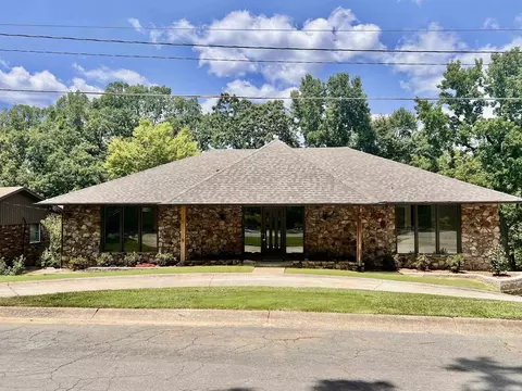21 E Lake Dr, North Little Rock, AR 72116