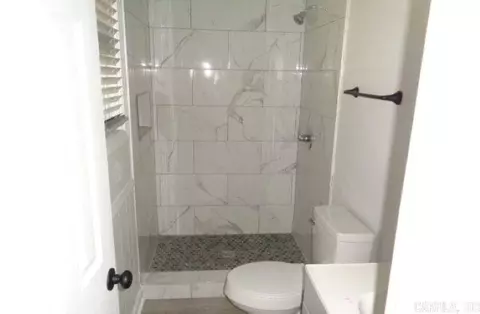 Bath - 404 S J P Wright Loop, Jacksonville, AR 72076 photo 2 of 4