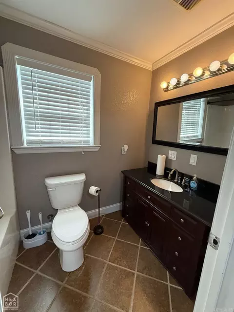 Bath - 909 Circle Dr, Walnut Ridge, AR 72476 photo 3 of 4