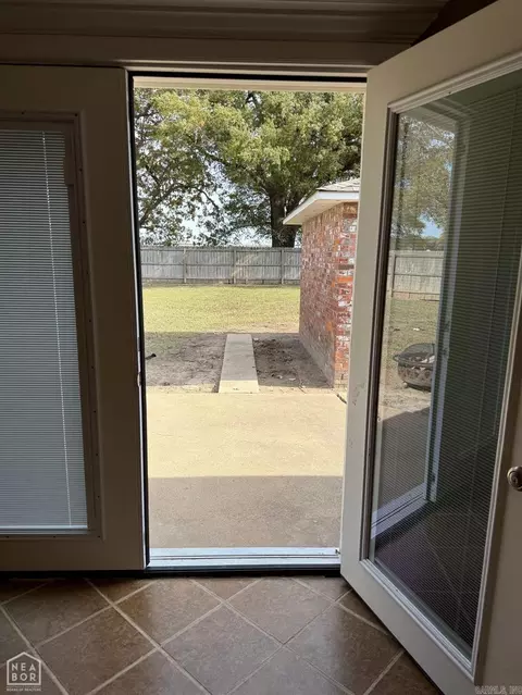 Entry Way - 909 Circle Dr, Walnut Ridge, AR 72476 photo 2 of 2