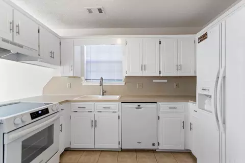 Kitchen - 51 Fieldcrest Cir, Cabot, AR 72023 photo 3 of 4