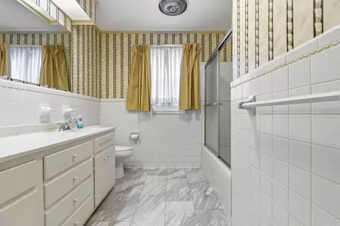 Bath - 2002 W 42nd Ave, Pine Bluff, AR 71603 photo 1 of 5