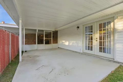 Exterior - 2002 W 42nd Ave, Pine Bluff, AR 71603 photo 10 of 11