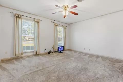 Living - 2002 W 42nd Ave, Pine Bluff, AR 71603 photo 6 of 6