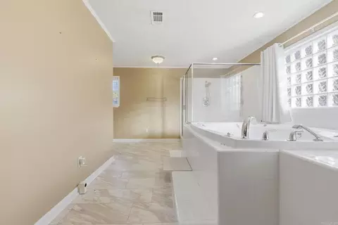 Bath - 2002 W 42nd Ave, Pine Bluff, AR 71603 photo 5 of 5