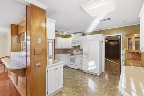 Kitchen - 2002 W 42nd Ave, Pine Bluff, AR 71603 photo 2 of 4