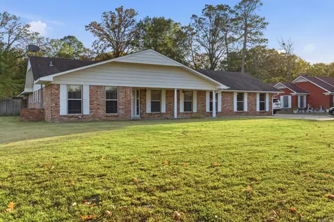 Exterior - 2002 W 42nd Ave, Pine Bluff, AR 71603 photo 3 of 11