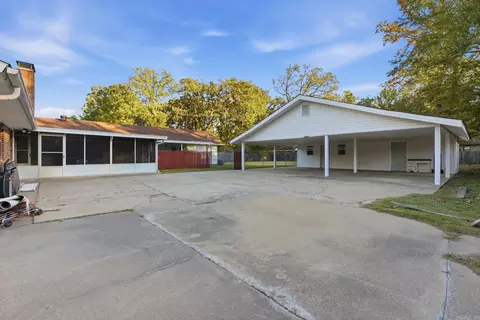 Exterior - 2002 W 42nd Ave, Pine Bluff, AR 71603 photo 9 of 11