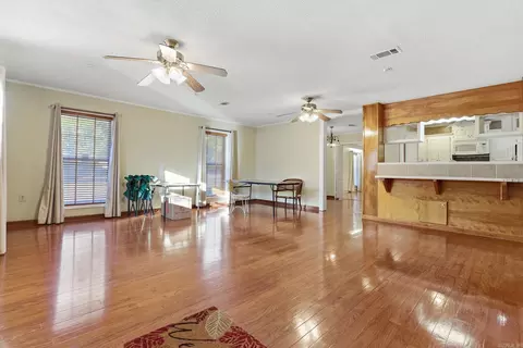 Living - 2002 W 42nd Ave, Pine Bluff, AR 71603 photo 2 of 6