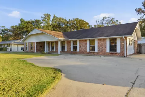 Exterior - 2002 W 42nd Ave, Pine Bluff, AR 71603 photo 2 of 11