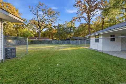 Exterior - 2002 W 42nd Ave, Pine Bluff, AR 71603 photo 6 of 11