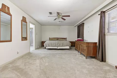 Bedroom - 2002 W 42nd Ave, Pine Bluff, AR 71603 photo 4 of 6