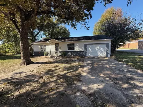 Exterior - 220 Wright St, Lonoke, AR 72086 photo 1 of 2