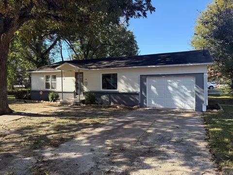 Exterior - 220 Wright St, Lonoke, AR 72086 photo 2 of 2
