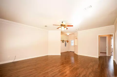 Living - 206 Sierra Cv, Austin, AR 72007 photo 4 of 5