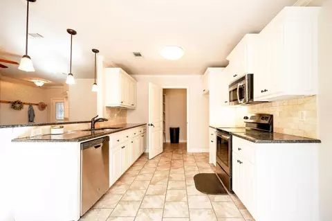 Kitchen - 206 Sierra Cv, Austin, AR 72007 photo 4 of 4