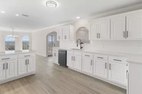 Kitchen - 38 Windwood Loop, Conway, AR 72034 photo 3 of 4