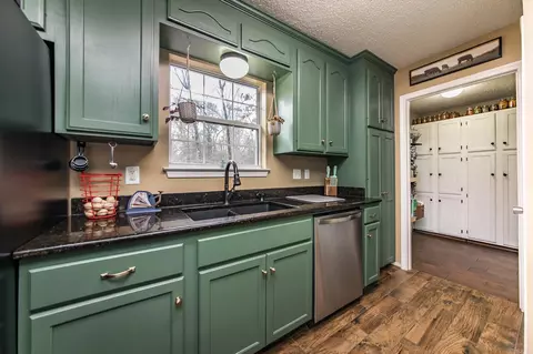Kitchen - 22 Primrose Ln, Greenbrier, AR 72058 photo 2 of 3