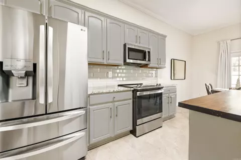 Kitchen - 6121 Westminster, Benton, AR 72019 photo 3 of 5