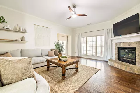 Living - 6121 Westminster, Benton, AR 72019 photo 1 of 3