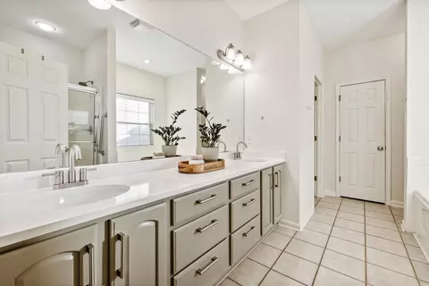 Bath - 6121 Westminster, Benton, AR 72019 photo 1 of 7