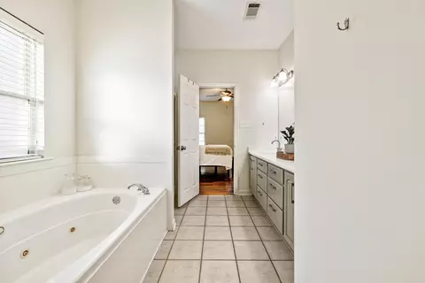 Bath - 6121 Westminster, Benton, AR 72019 photo 3 of 7