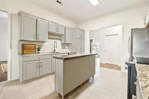 Kitchen - 6121 Westminster, Benton, AR 72019 photo 4 of 5