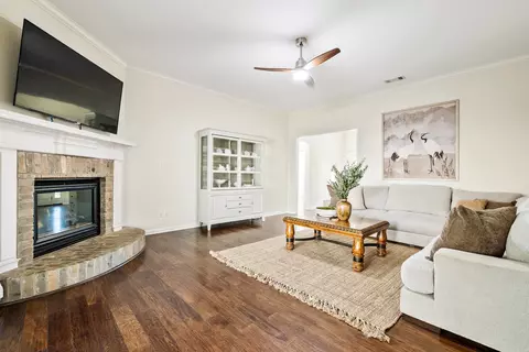 Living - 6121 Westminster, Benton, AR 72019 photo 2 of 3