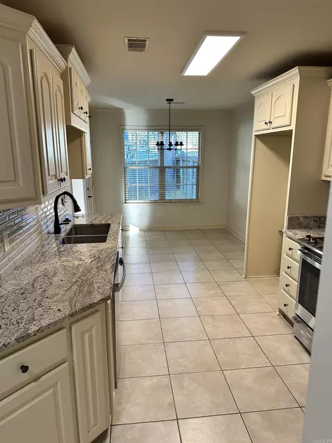 Kitchen - 211 Hidden Meadows Dr, Benton, AR 72015 photo 3 of 3