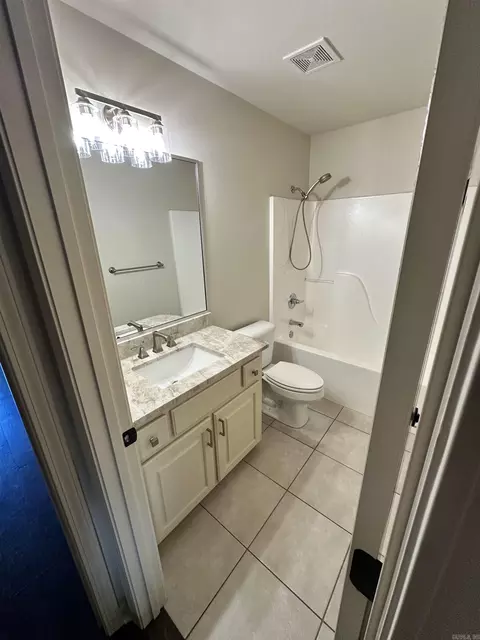 Bath - 211 Hidden Meadows Dr, Benton, AR 72015 photo 1 of 3