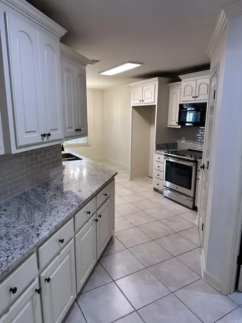 Kitchen - 211 Hidden Meadows Dr, Benton, AR 72015 photo 1 of 3