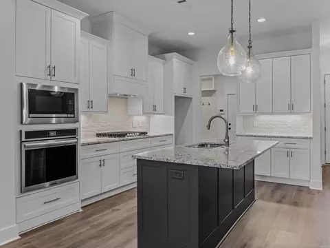 Kitchen - 122 Harmony Vlg, Haskell, AR 72015 photo 7 of 8
