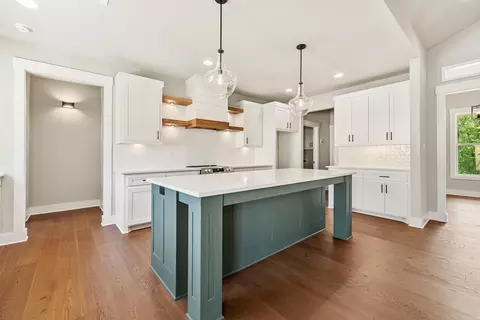 Kitchen - 9714 Gunter Loop, Benton, AR 72019 photo 2 of 4