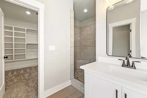 Bath - 9714 Gunter Loop, Benton, AR 72019 photo 5 of 9