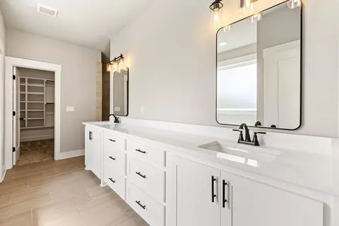 Bath - 9714 Gunter Loop, Benton, AR 72019 photo 8 of 9