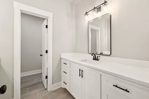 Bath - 9714 Gunter Loop, Benton, AR 72019 photo 1 of 9