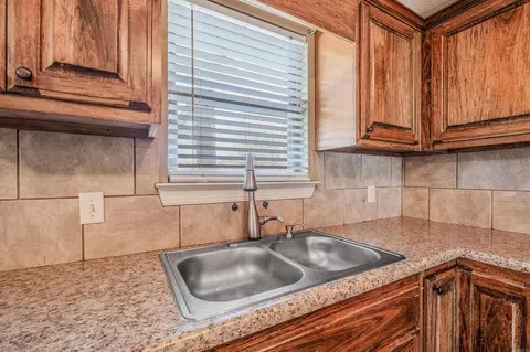 Kitchen - 53 Eaglebrook, Conway, AR 72032 photo 3 of 3