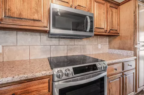 Kitchen - 53 Eaglebrook, Conway, AR 72032 photo 2 of 3