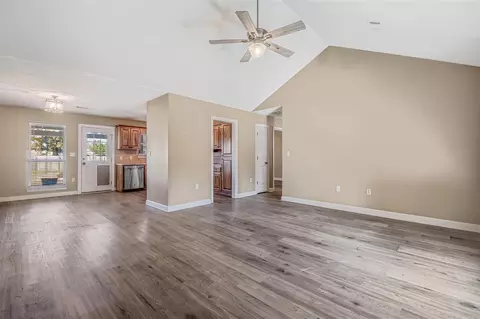 Living - 53 Eaglebrook, Conway, AR 72032 photo 2 of 5